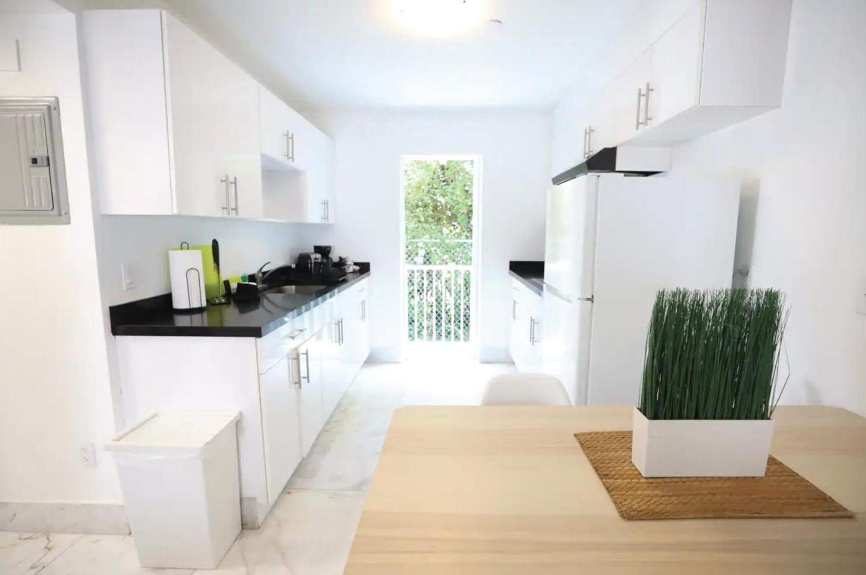 South Beach 2 Bedroom Family & Pet Friendly Apartment With Balcony & Free Parking Miami Beach Esterno foto